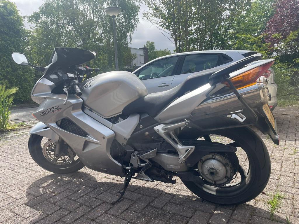 Honda VFR800 2002 VTEC ABS met koffers en navigatiesysteem, Motoren, Motoren | Honda, 782 cc, 4 cilinders, Motorrijbewijs A, Gebruikt