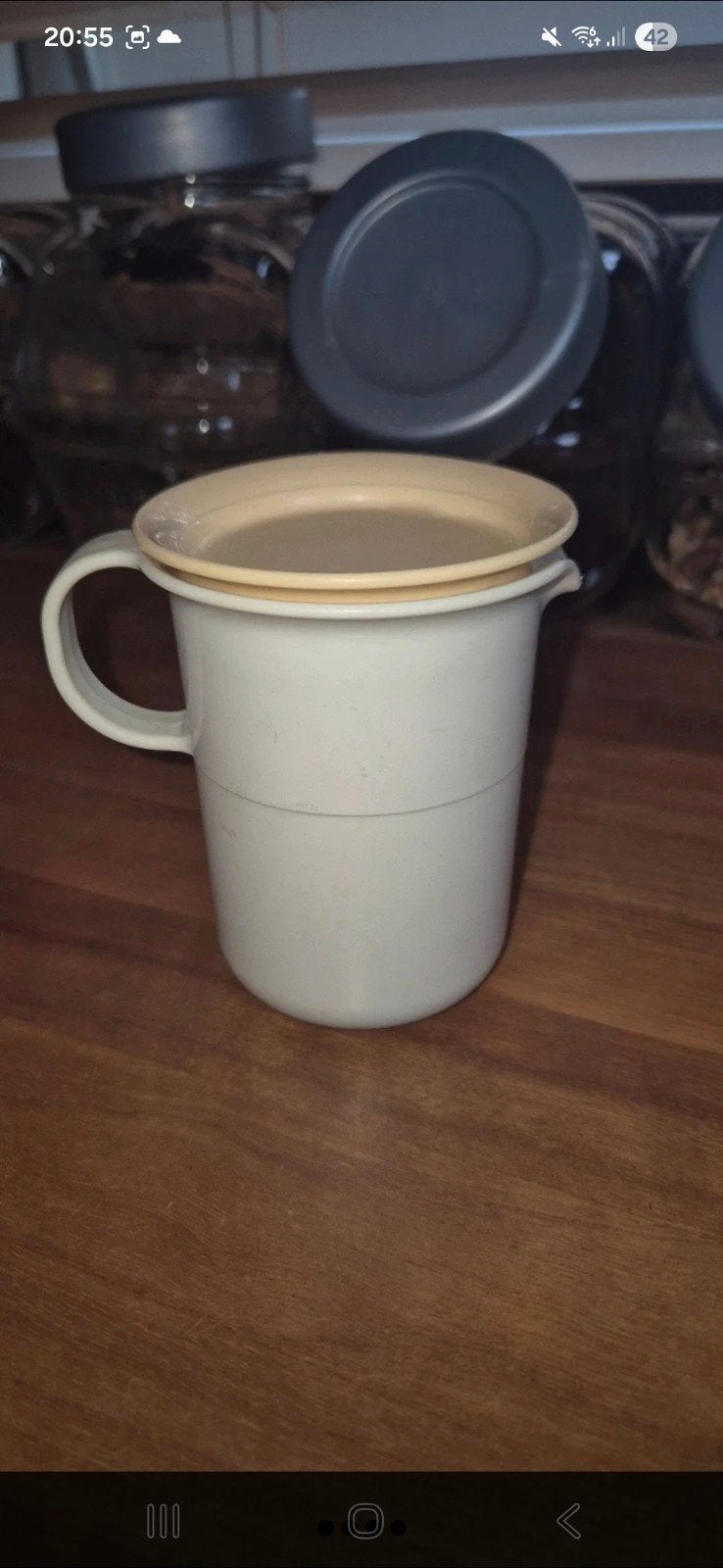 Tupperware maatbeker/melkkannetje met deksel, Huis en Inrichting, Keuken | Tupperware, Ophalen of Verzenden, Gebruikt, Crème, Beker of Kan