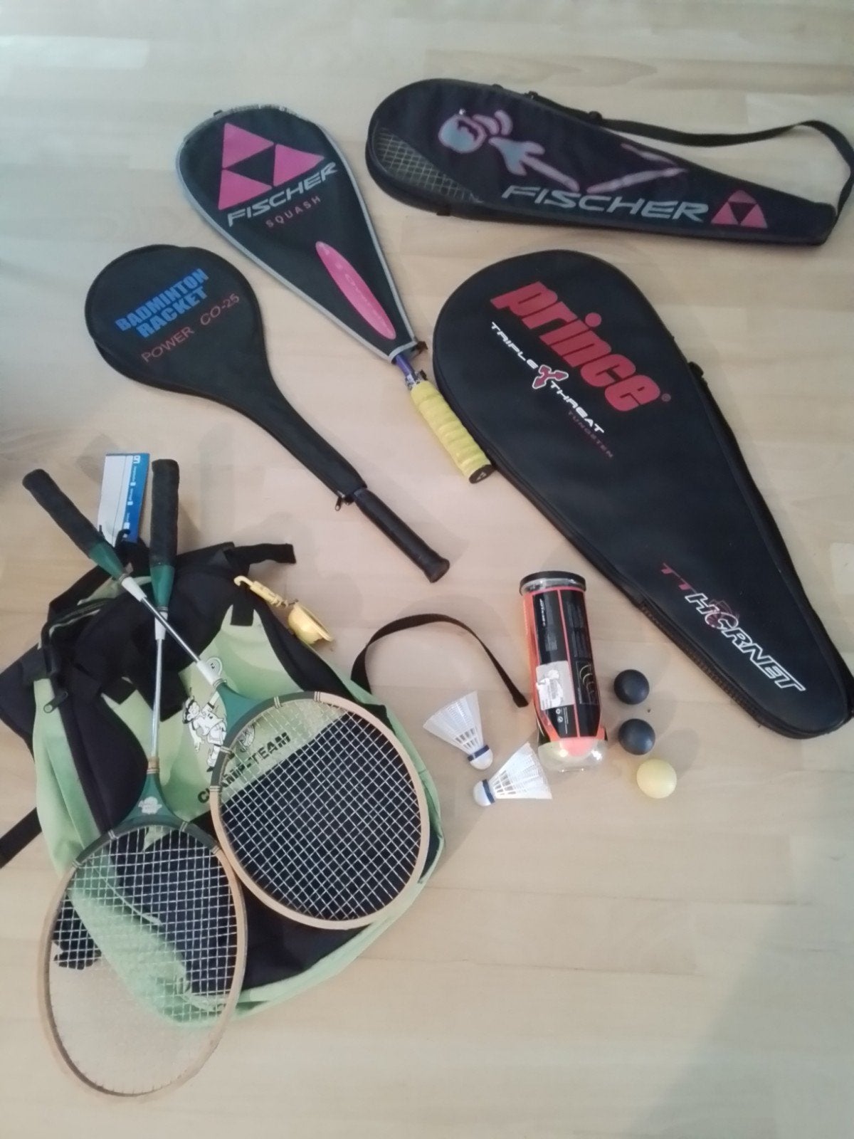 Diverse rackets: tennis, badminton, squash met hoezen, Ophalen of Verzenden, Gebruikt, Racket, Met hoes
