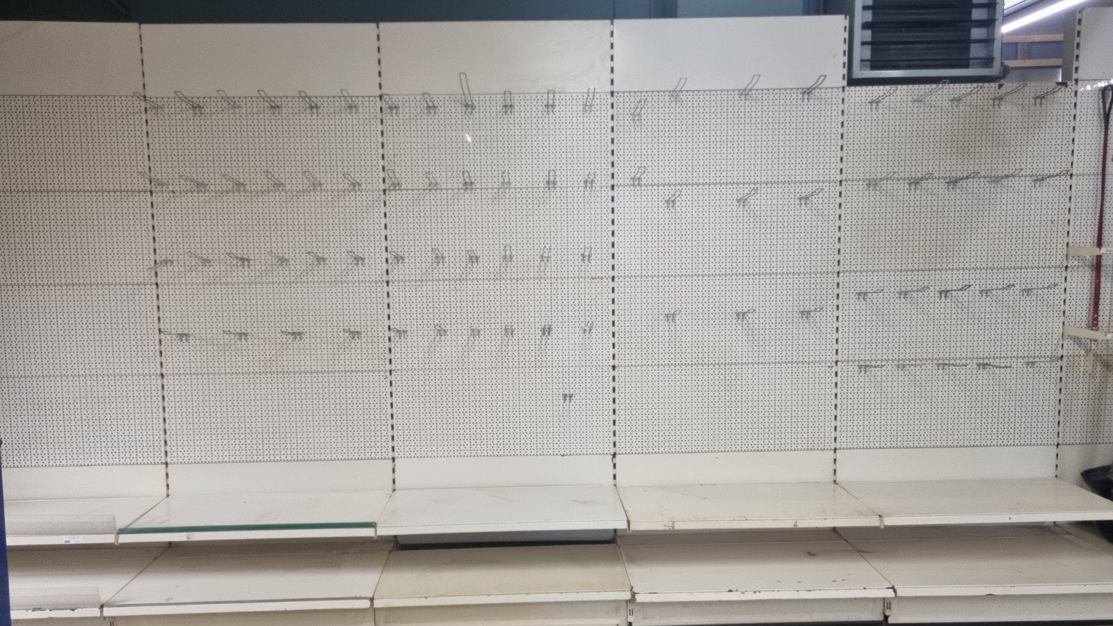 100m Tegometall stellingen met perfo achterwand of planken, Ophalen of Verzenden