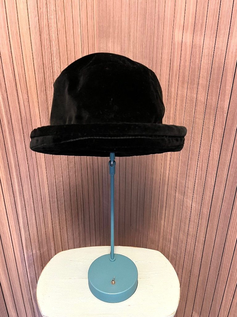 Vintage dames hoed - zwart Fluweel - merk Esprit - maat M, 56 of 57 cm (M, 7 of 7⅛ inch), Hoed, Ophalen of Verzenden, Zo goed als nieuw