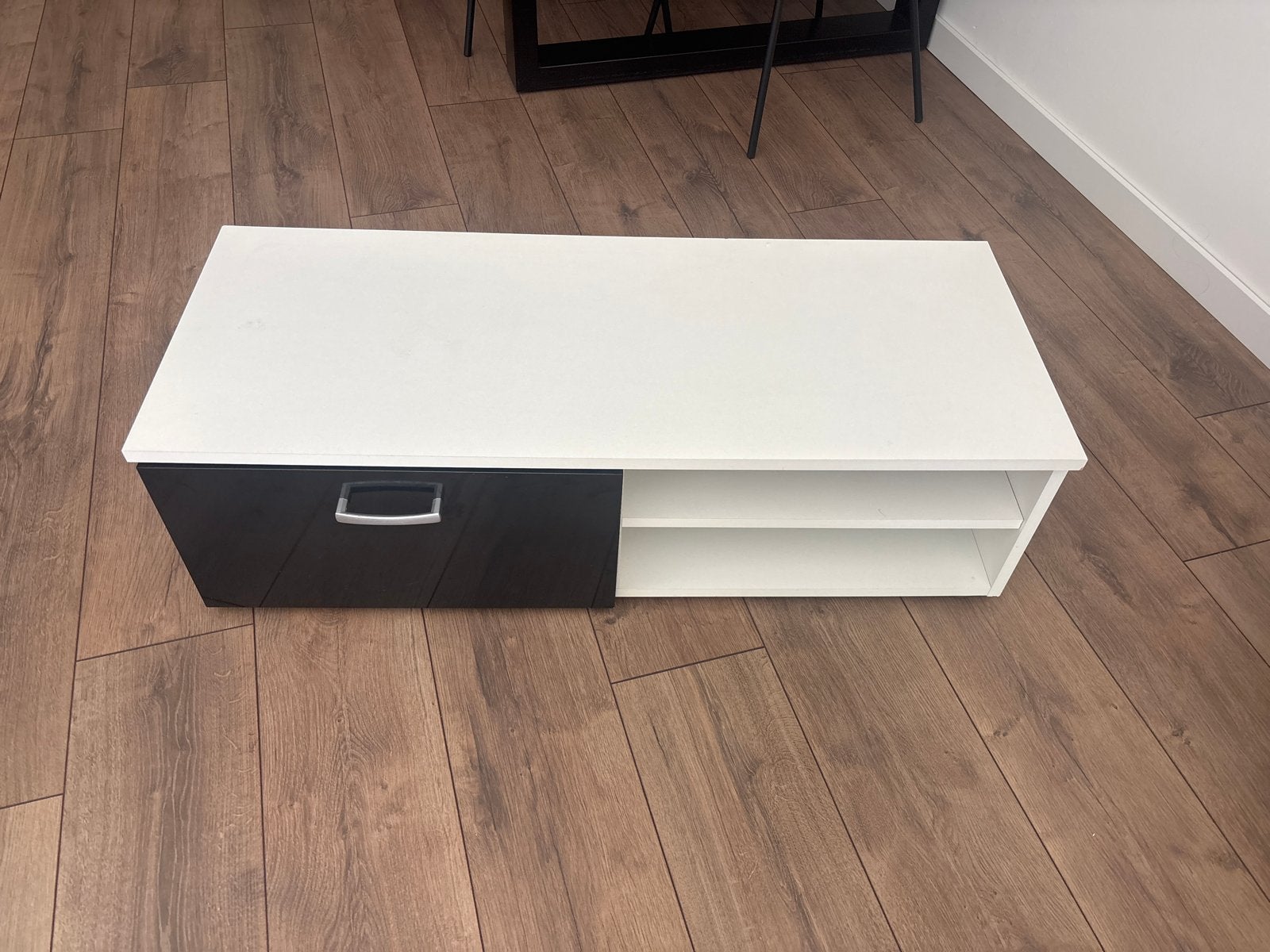 Moderne salontafel wit/zwart met opbergruimte, Huis en Inrichting, Kasten | Televisiemeubels, Ophalen, Gebruikt, 100 tot 150 cm