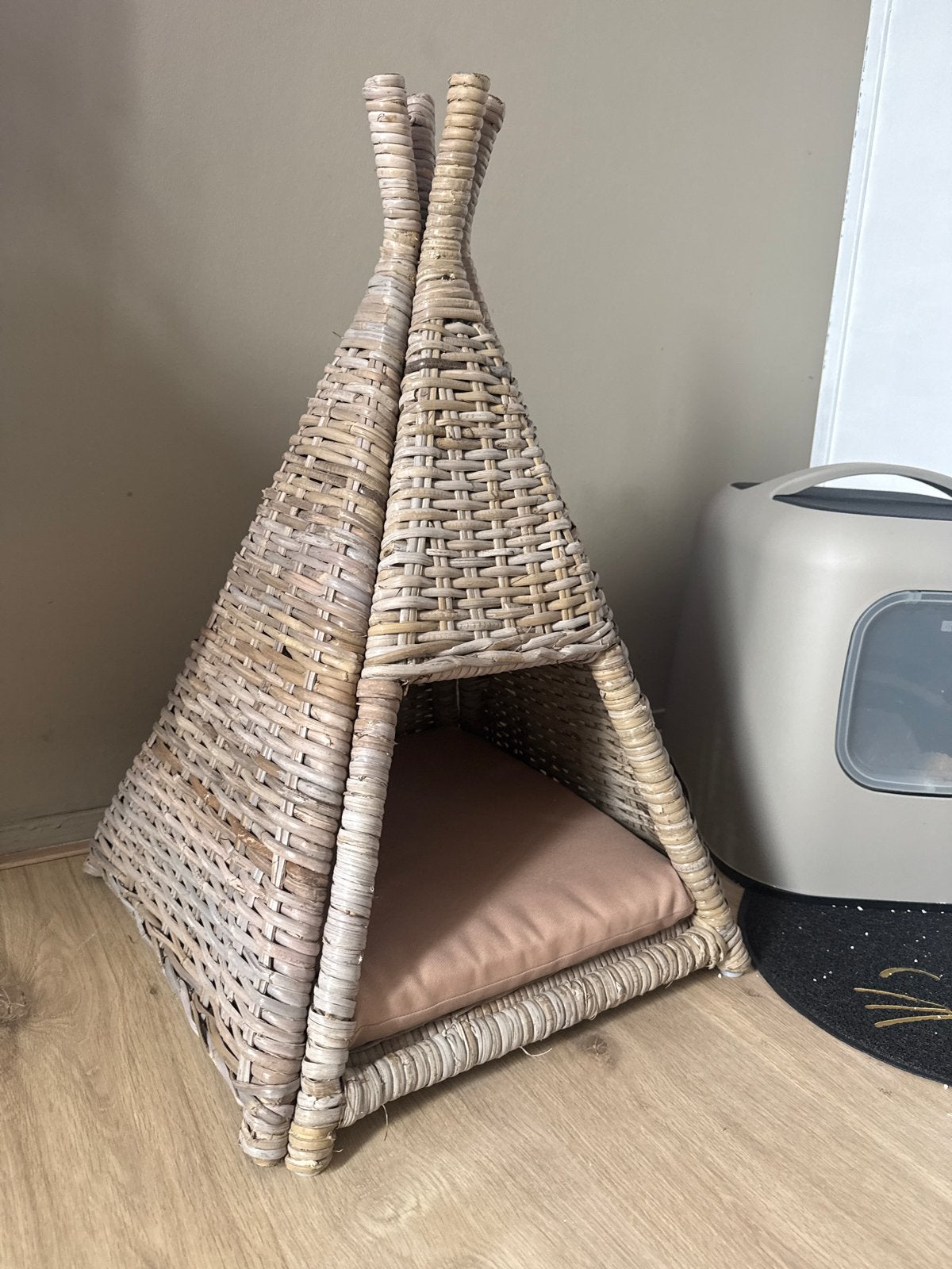 Tipi tent voor kattan, Ophalen, Zo goed als nieuw, Riet