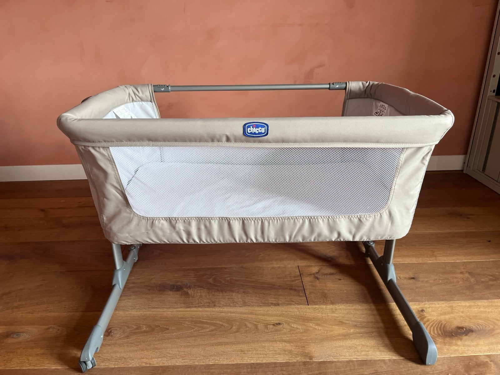 Mooie zeer complete Chicco co-sleeper Next to me essential, Kinderen en Baby's, Babywiegjes en Ledikanten, Ophalen, Zo goed als nieuw