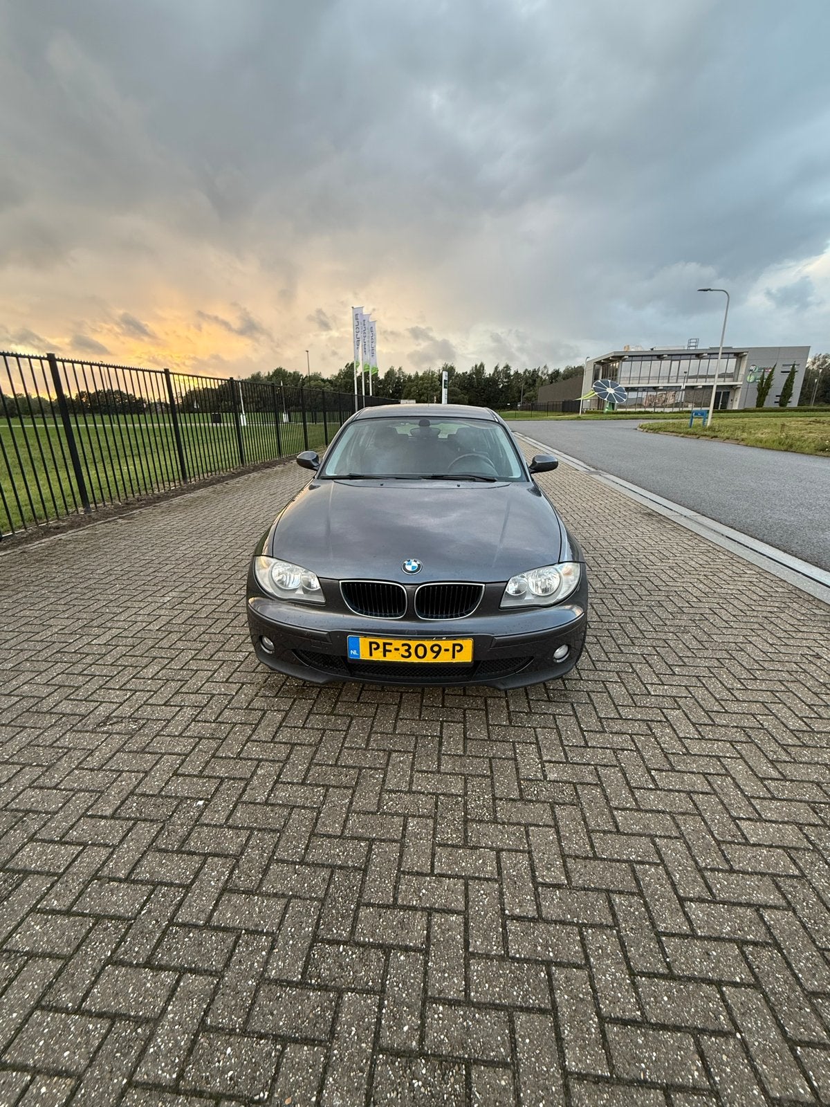 BMW 1-Serie 1.6 116I 2006 Grijs, 1596 cc, Achterwielaandrijving, 4 cilinders, 635 kg