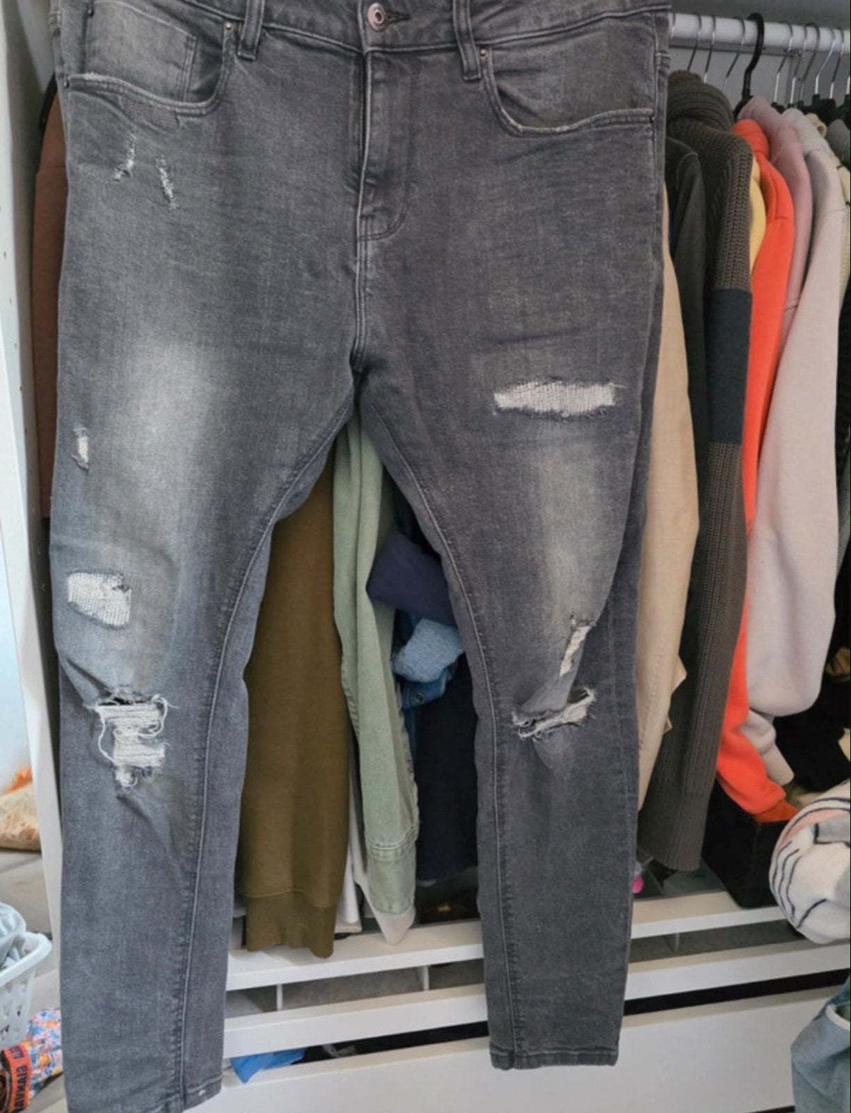Gratis grijze jeans met gaten, Ophalen, Gedragen, Grijs, Overige jeansmaten