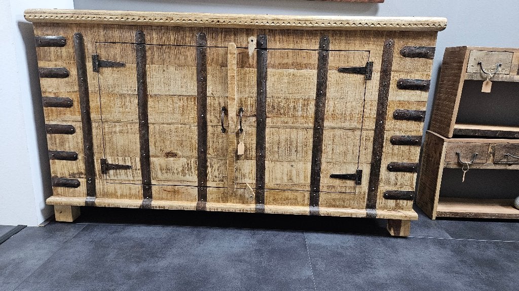 Mangohouten dressoir, Ophalen, 150 tot 200 cm, Nieuw, Metaal