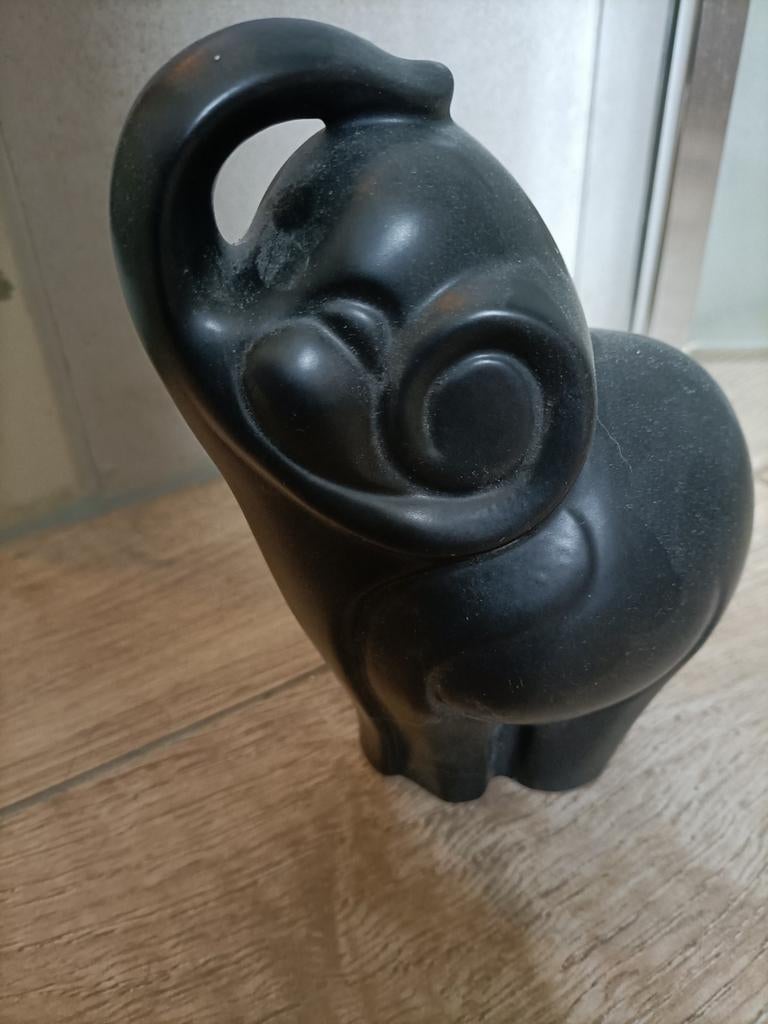 Decoratief olifantje van zwart aardewerk, Minder dan 20 cm, Ophalen of Verzenden, Zwart, Overige materialen