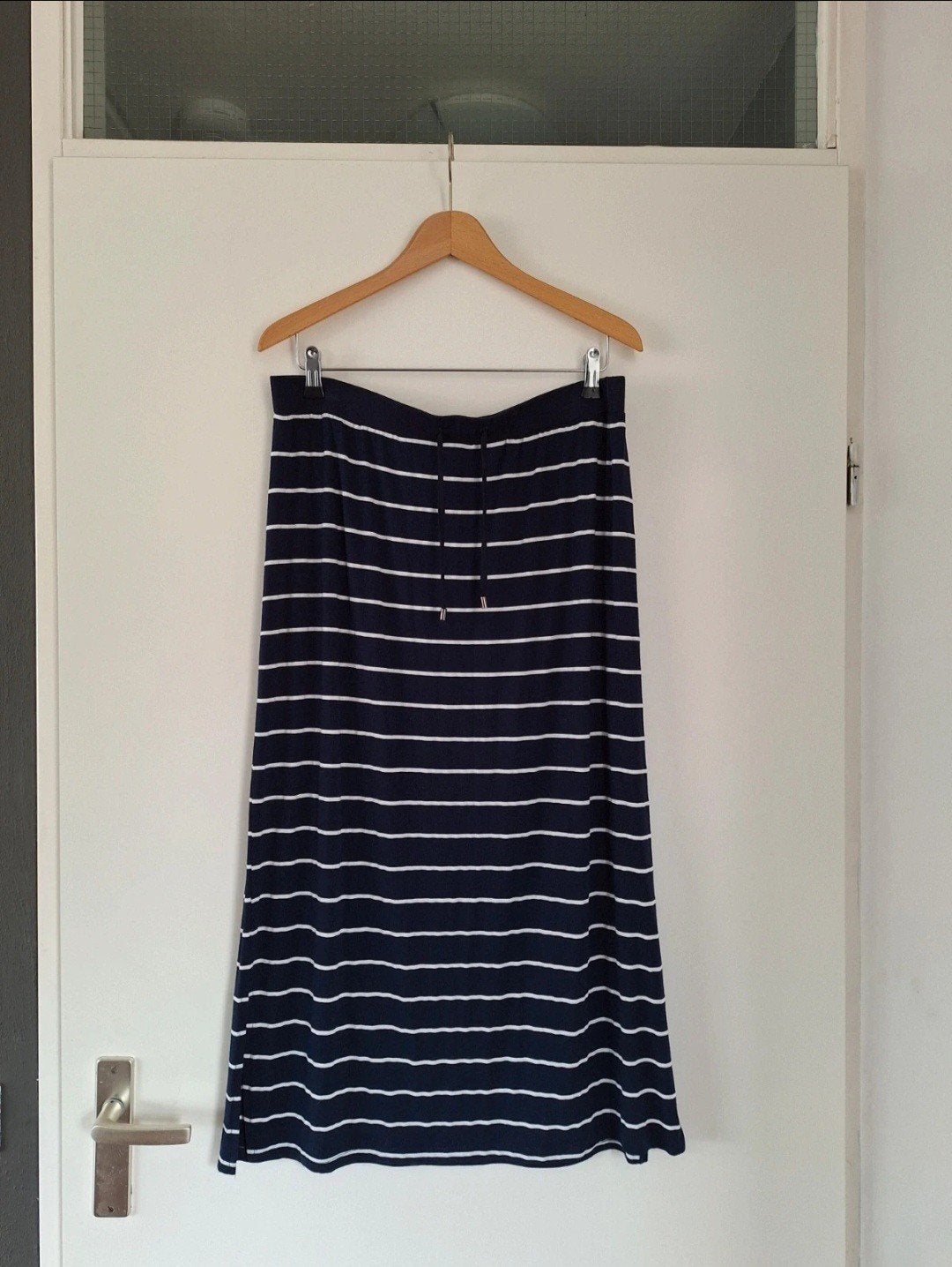 Mooie donkerblauw met witte lange rok van Norah mt. XL €5,-, Kleding | Dames, Rokken, Blauw, Maat 46/48 (XL) of groter, Ophalen of Verzenden