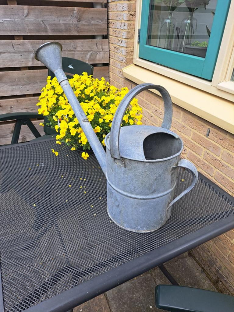 Vintage zinken gieter 2L - Decoratief en functioneel, Tuin en Terras, Gieters, Ophalen, Gebruikt, Metaal