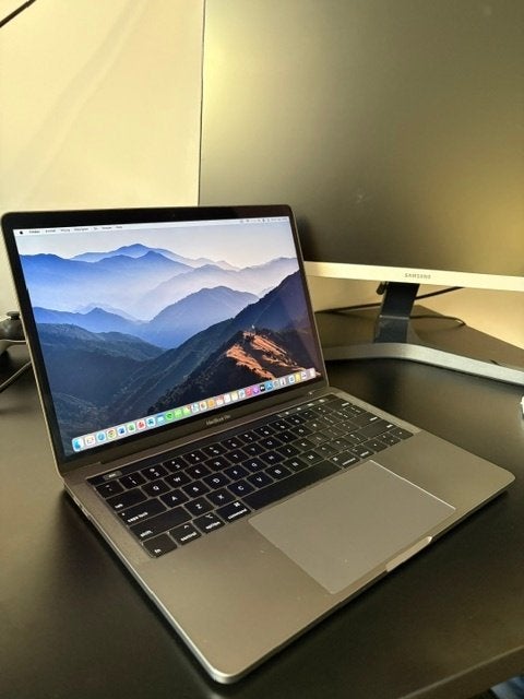 Macbook pro 2019, Computers en Software, Apple Macbooks, 2 tot 3 Ghz, Qwerty, 13 inch, Zo goed als nieuw
