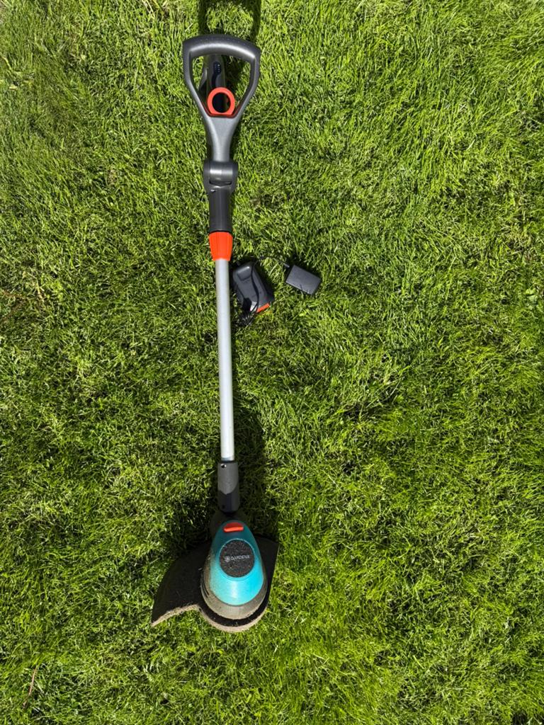 Gardena EasyCut Grastrimmer Accu met Verwisselbare Snijders, Tuin en Terras, Ophalen, Gebruikt, 10 tot 30 cm, Accu
