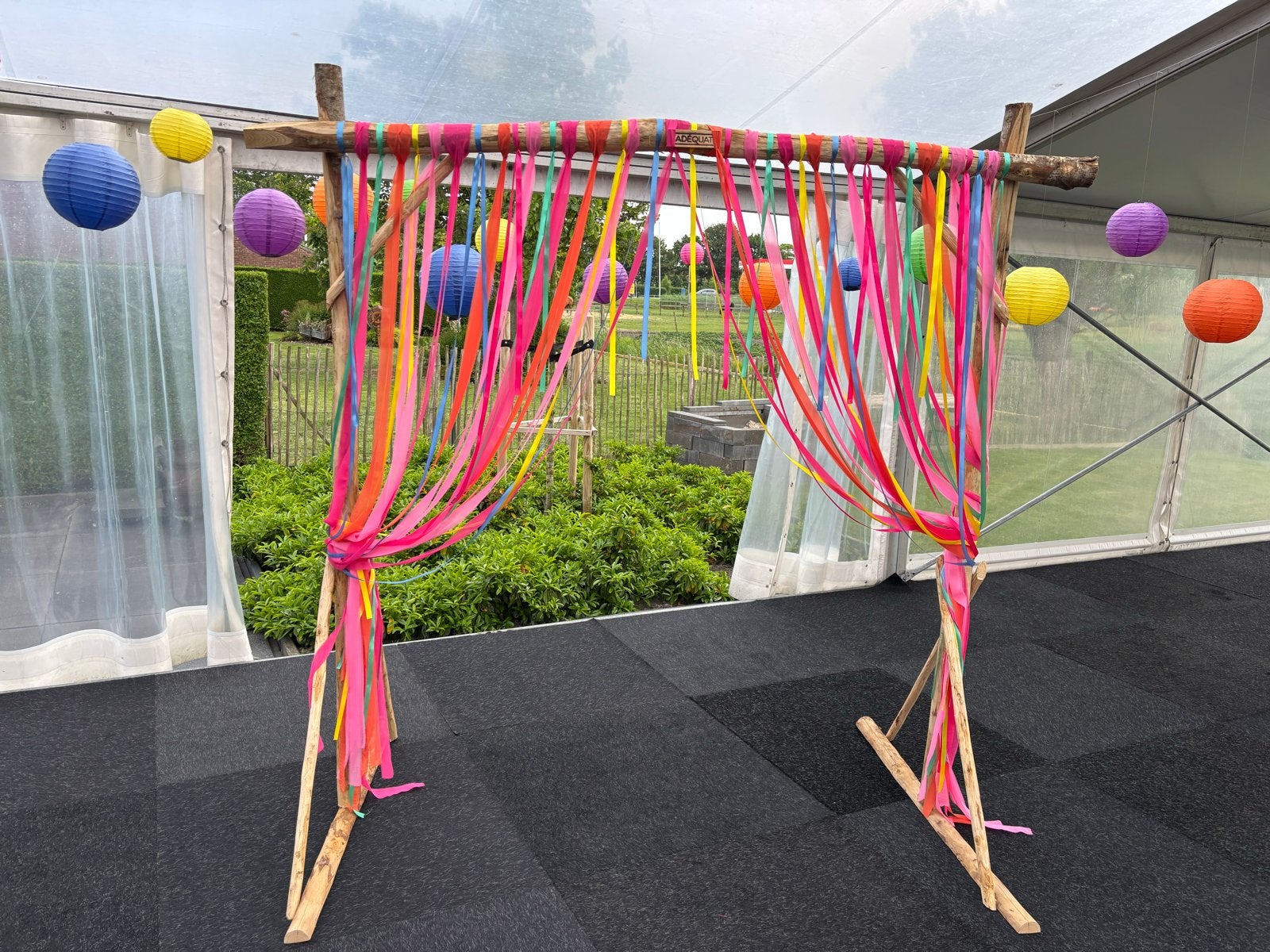 Prachtige houten backdrop voor bruiloft, Ophalen of Verzenden, Gebruikt, Versiering, Verjaardag