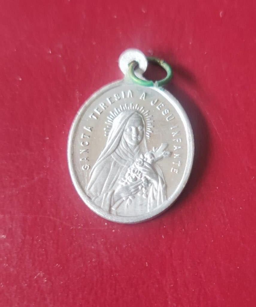 626 Medaille van de H Theresia, Ophalen of Verzenden, Zo goed als nieuw, Overige typen, Christendom | Katholiek