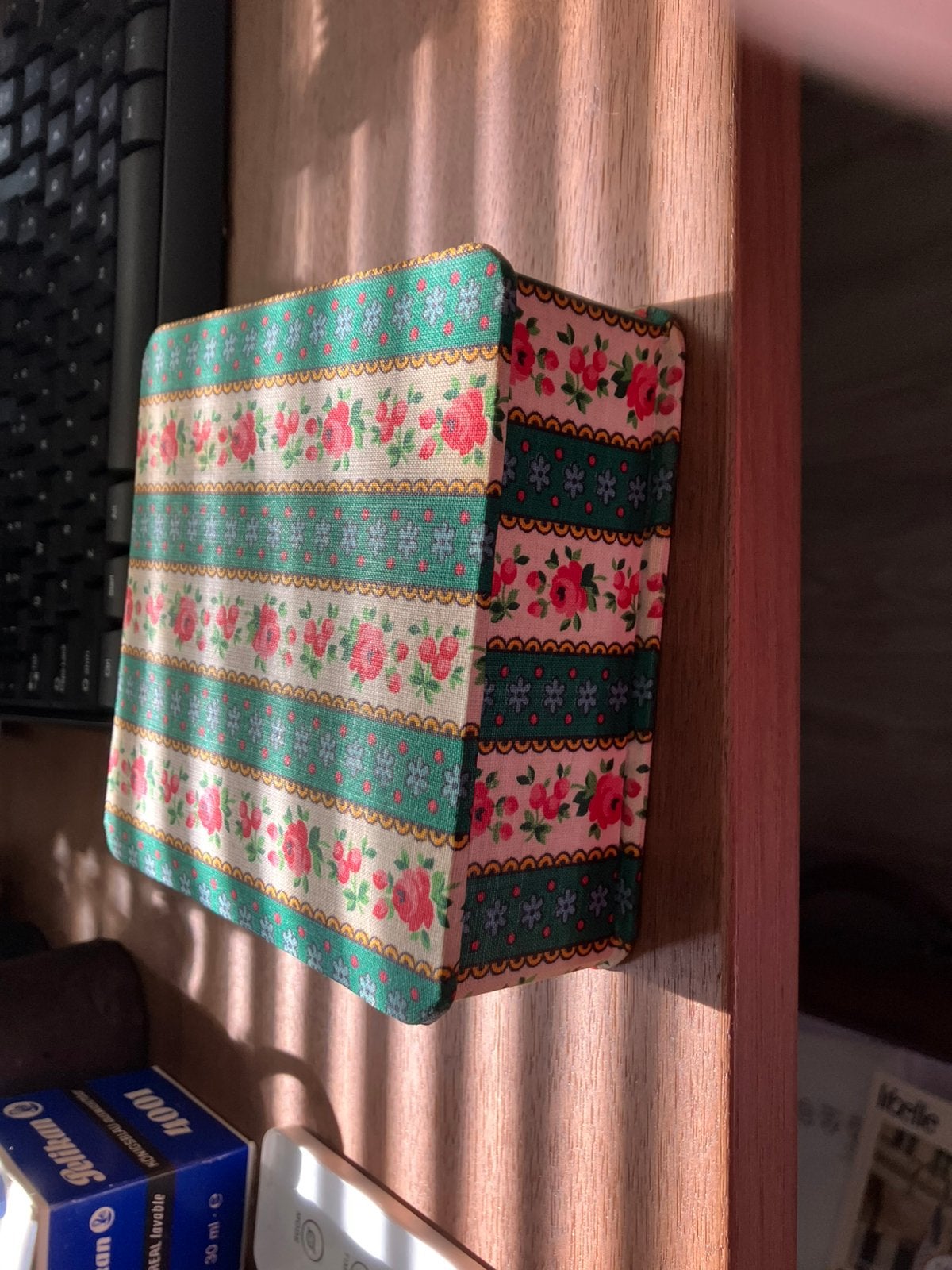 Doosje met stoffen bekleding., Ophalen of Verzenden