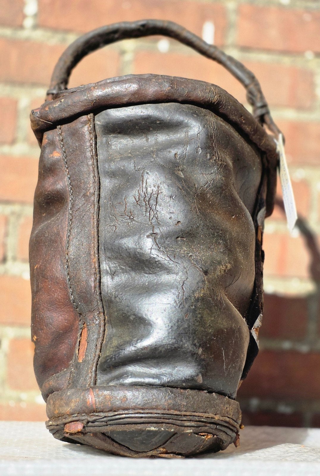 Lederen brandweer blusemmer 
Duitsland 
Rudlos(Lauterbach), Ophalen of Verzenden, Landmacht, Nederland, Embleem of Badge