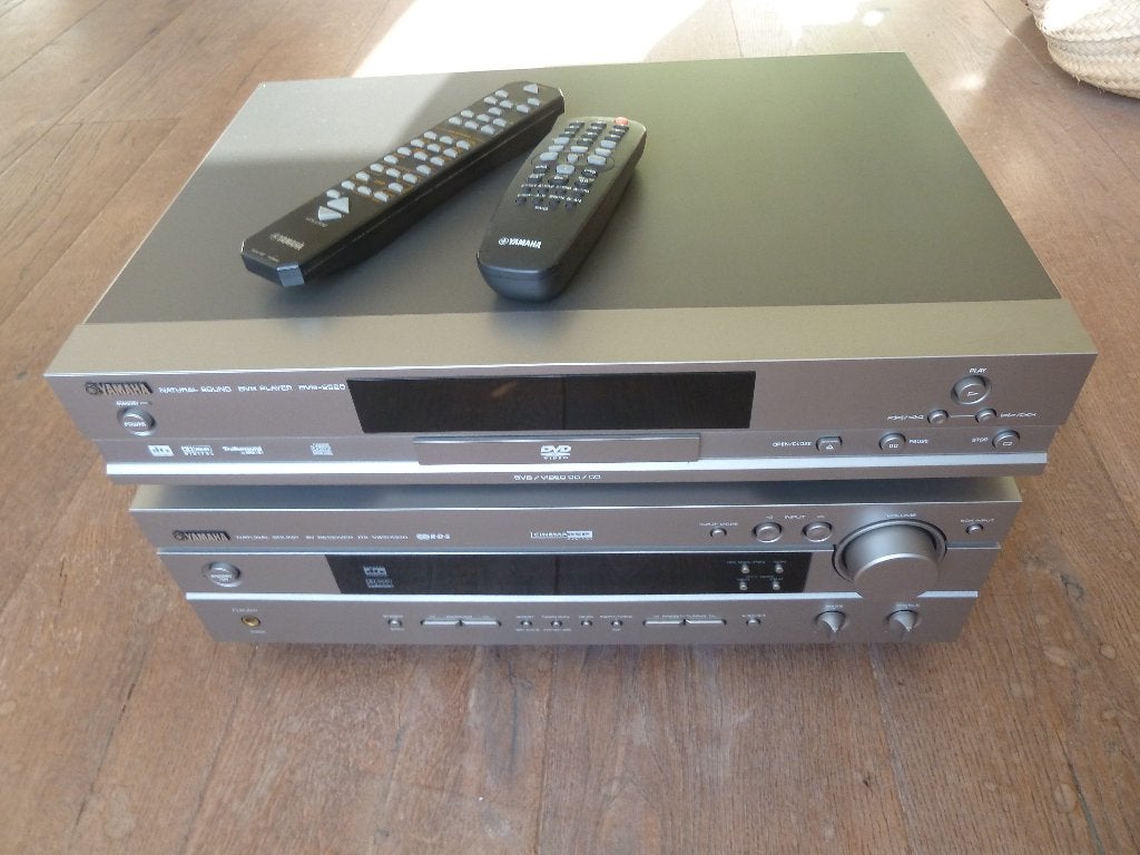 YAMAHA Receiver + CD/DVD-Speler + Afst Bed (2) 100% Krasvrij, Overige merken, Cd-speler, Zo goed als nieuw, Losse componenten