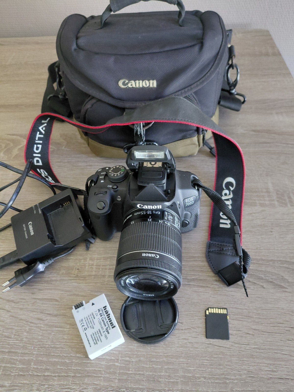 Canon EOS 700D Spiegelreflexcamera met 18-55mm lens, Audio, Tv en Foto, Fotocamera's Digitaal, Ingebouwde flitser, Gebruikt, Spiegelreflex