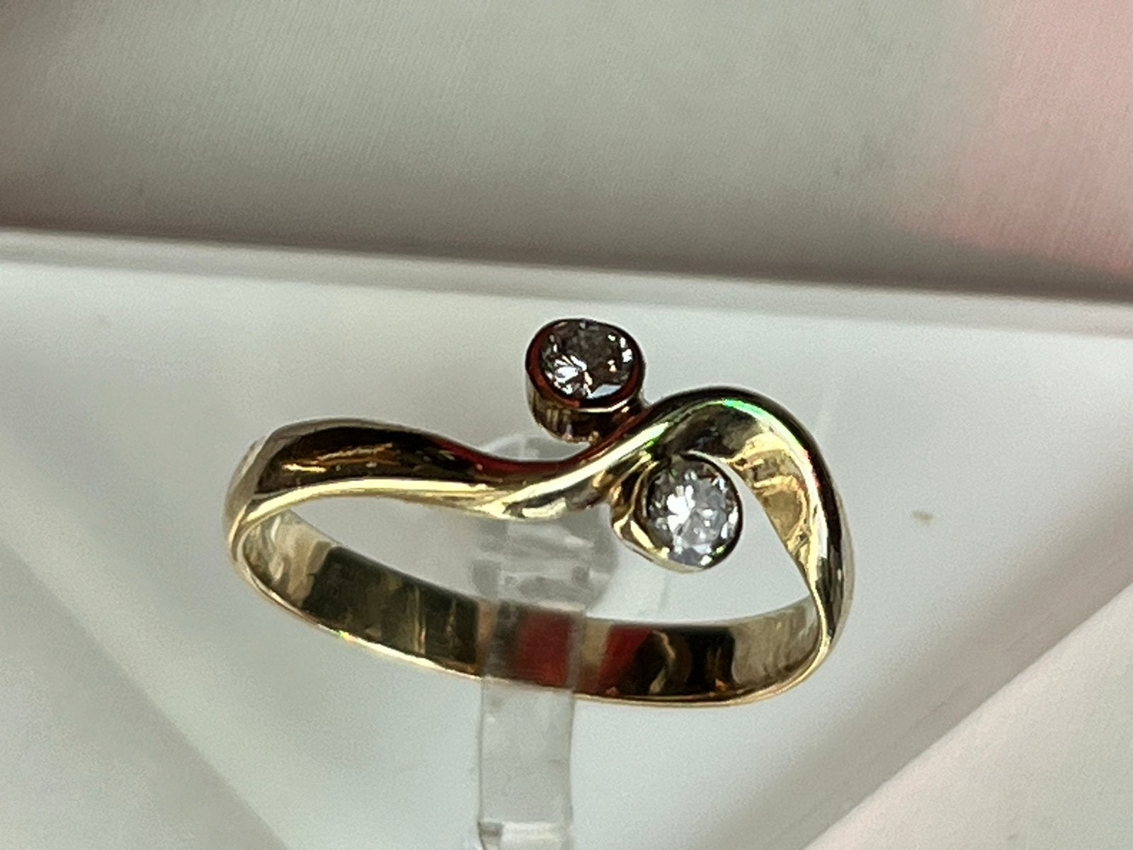 Gouden slagring met diamant, 14 CT goud, maat 17,75, Verzenden, Zo goed als nieuw, 17 tot 18, Met edelsteen
