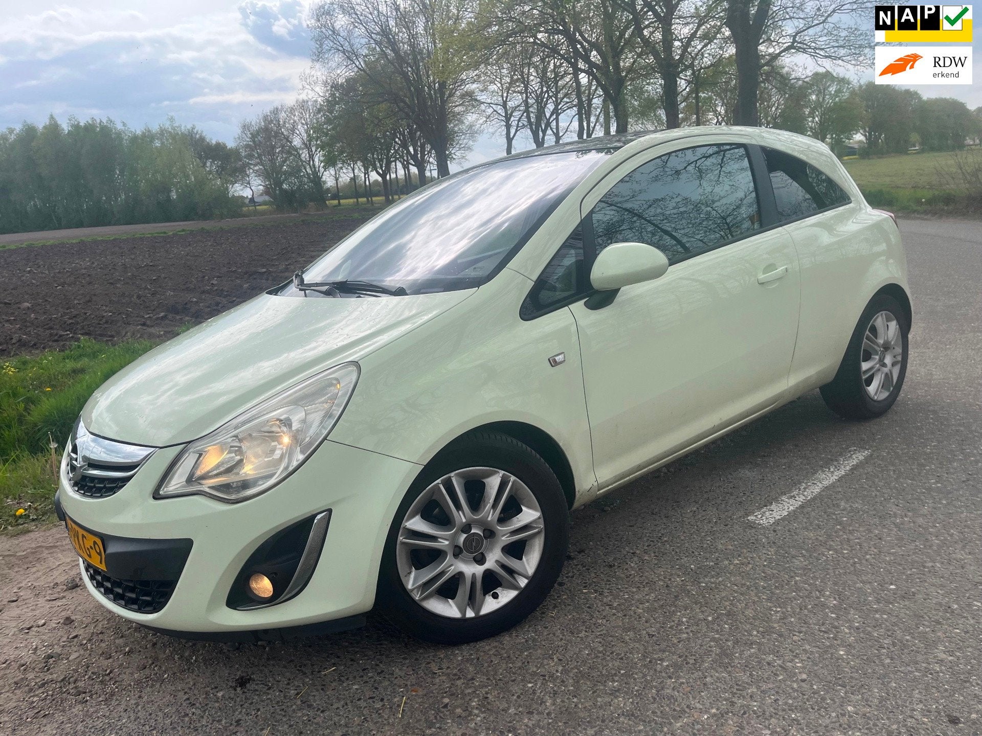 Opel Corsa 1.4-16V Cosmo, Voorwielaandrijving, Euro 5, 101 pk, 1398 cc