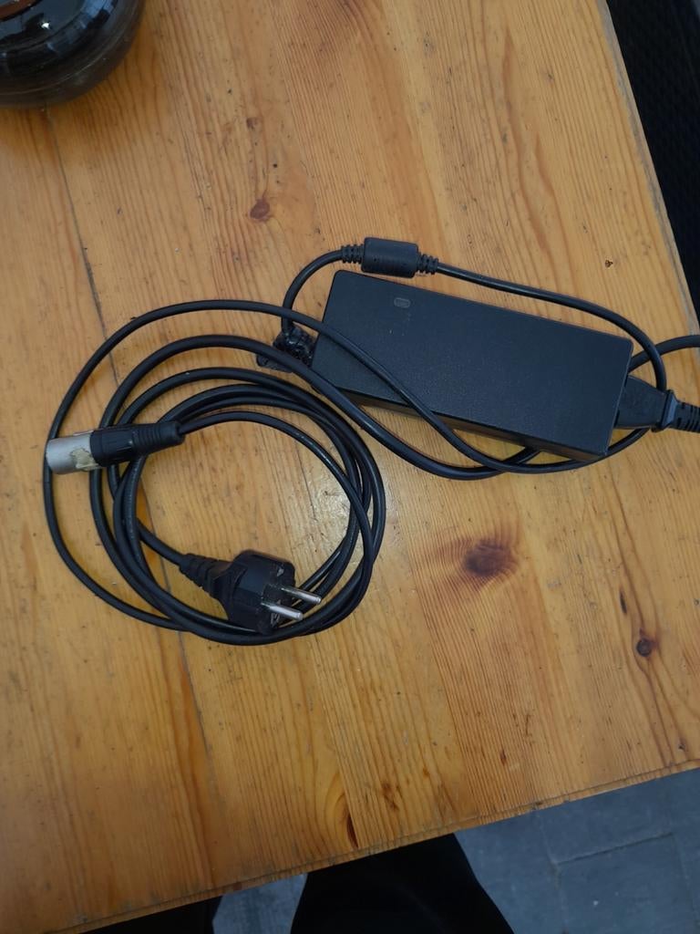 Oplader voor elektrische fiets, Fietsen en Brommers, Ophalen of Verzenden