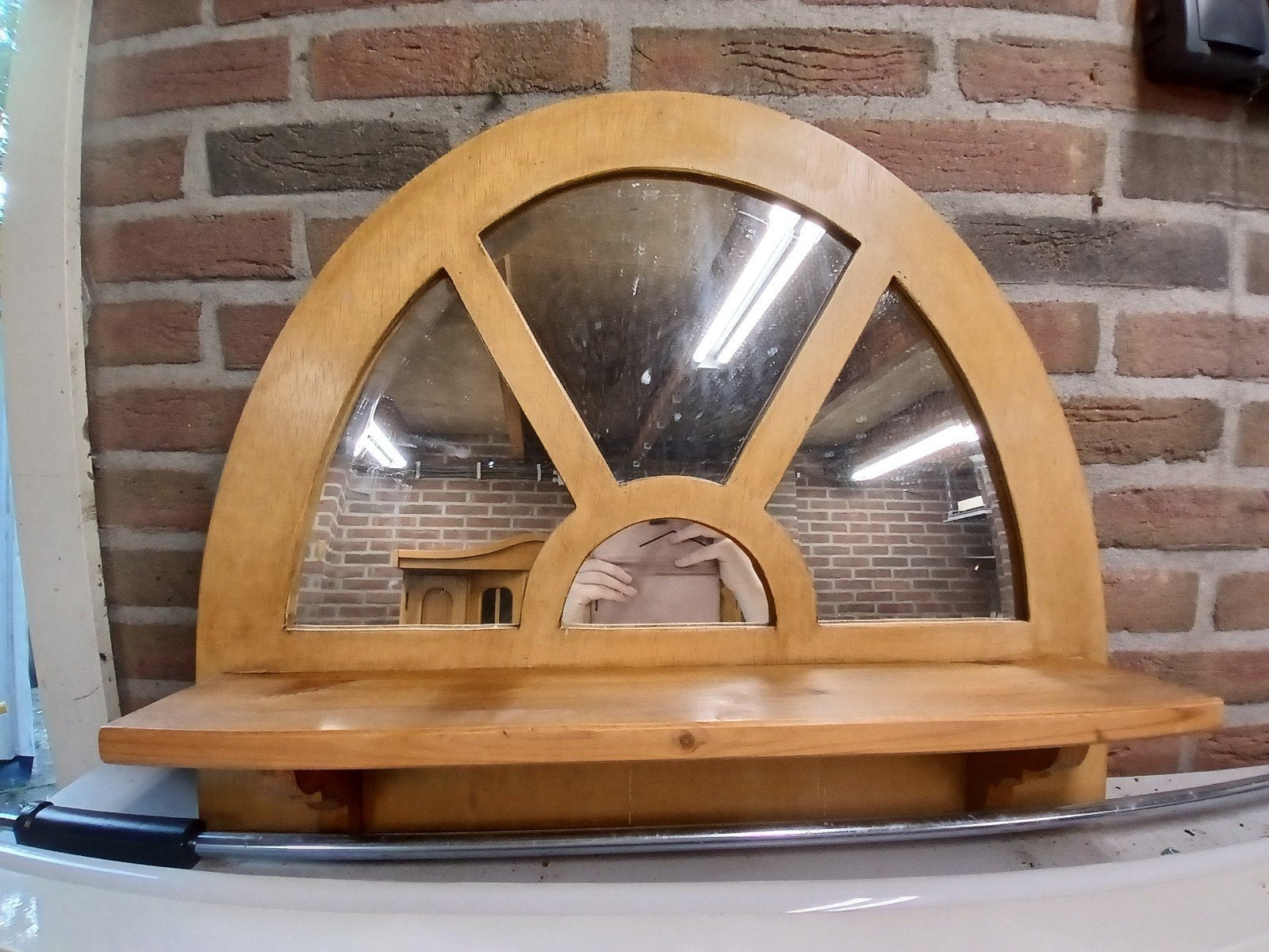 Decoratieve houten spiegel met plankje, Ophalen, Overige vormen, 50 tot 100 cm, Minder dan 100 cm