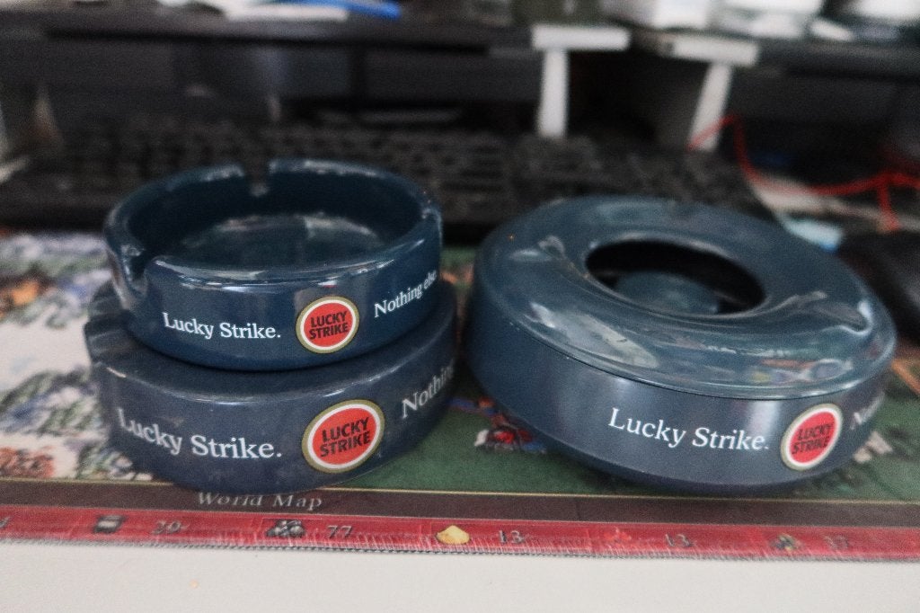 3 Lucky Strike asbakken - 2 voor binnen 1 voor buiten, Ophalen of Verzenden, Gebruikt, Asbak
