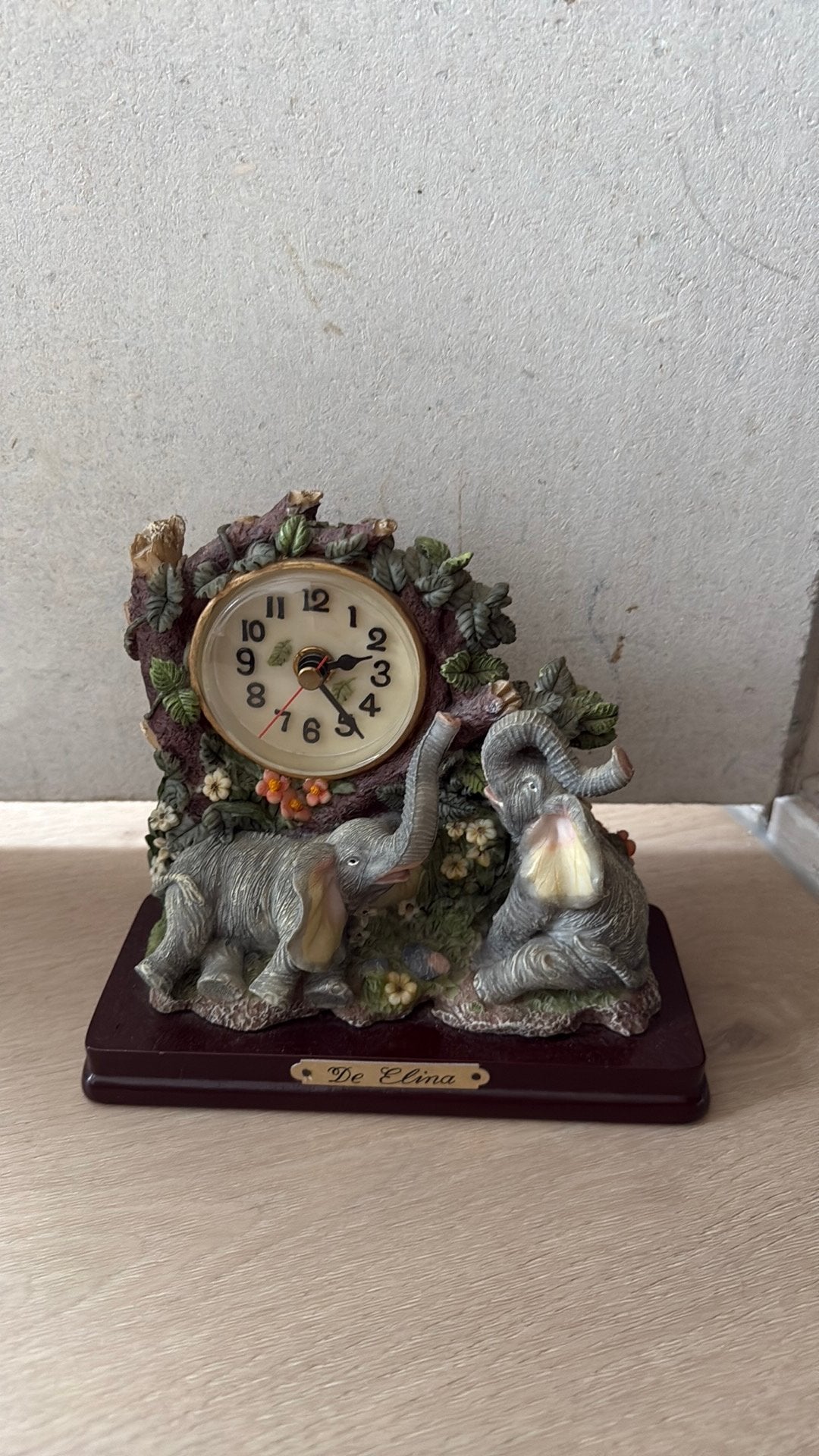 Tafelklok olifant de Elina, Ophalen, Gebruikt