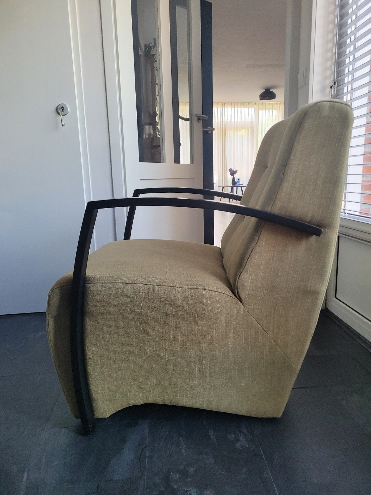 fauteuil,  licht groene stof, metalen zwarte leuningen, Ophalen, Minder dan 75 cm, Zo goed als nieuw, Stof