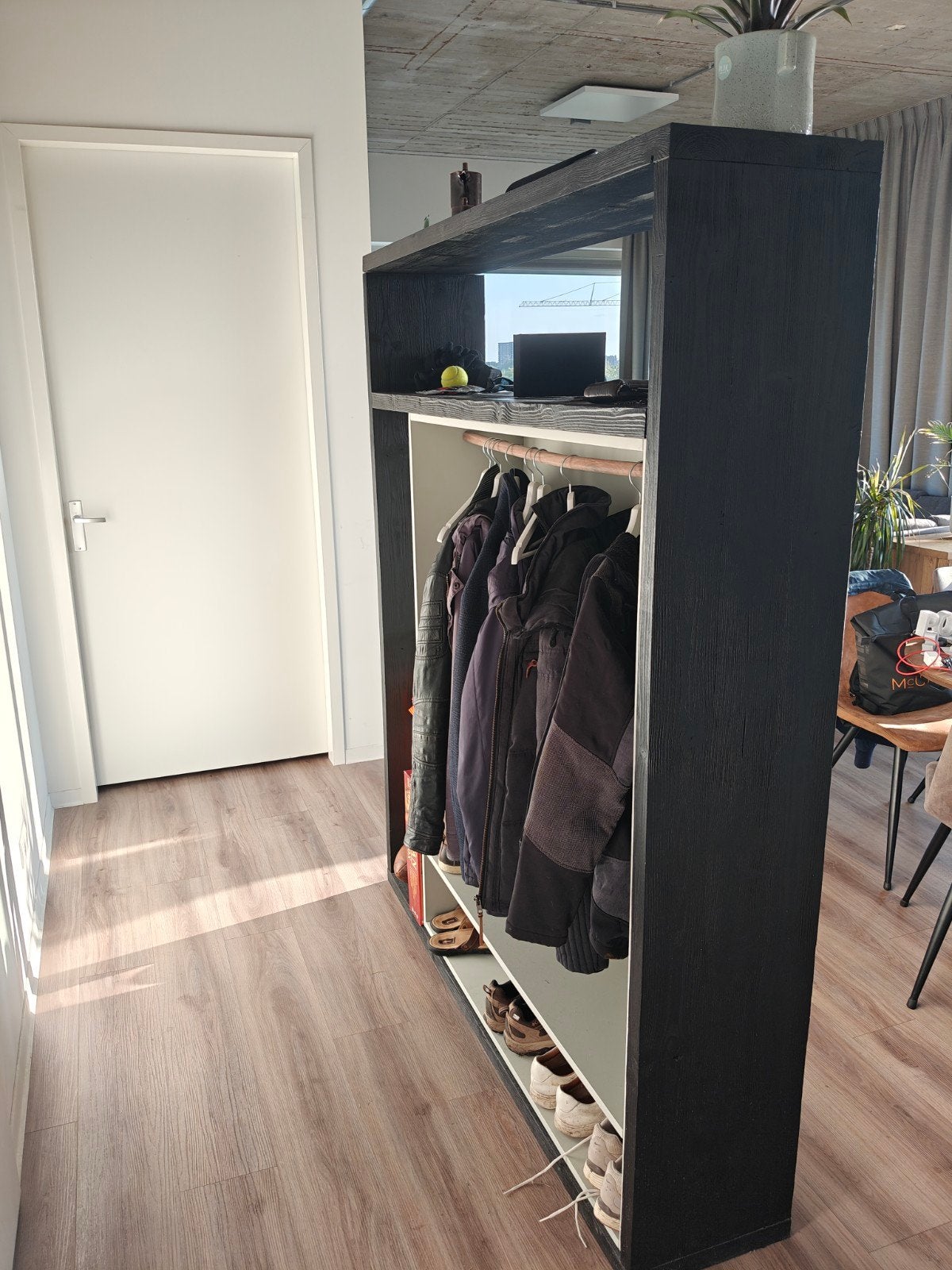 Gratis Garderobe kast 1m90 hoog, 1m60 breed, 33cm diepte

De, Huis en Inrichting, Kasten | Kledingkasten, Ophalen, Gebruikt, Zwart