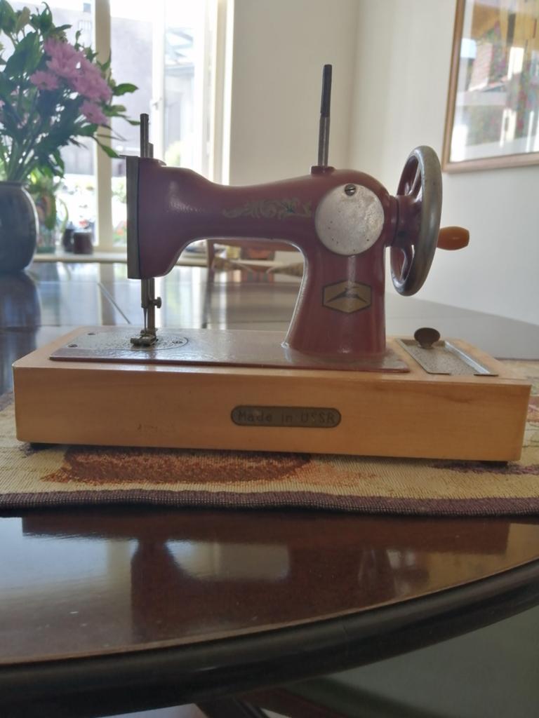 Kinder naai machientje, Ophalen