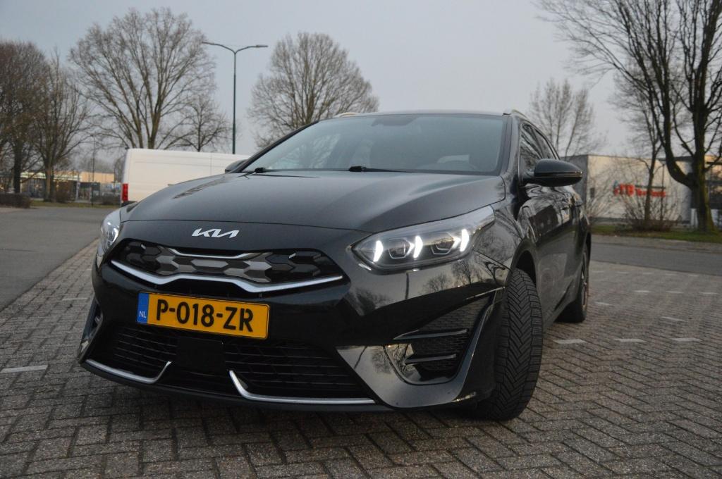 Kia Ceed SW 1.6 PHEV Aut. 2022 | 172k km | DynamicPlusLine, 77 km/l, Leder en Stof, Zwart, Stationwagon