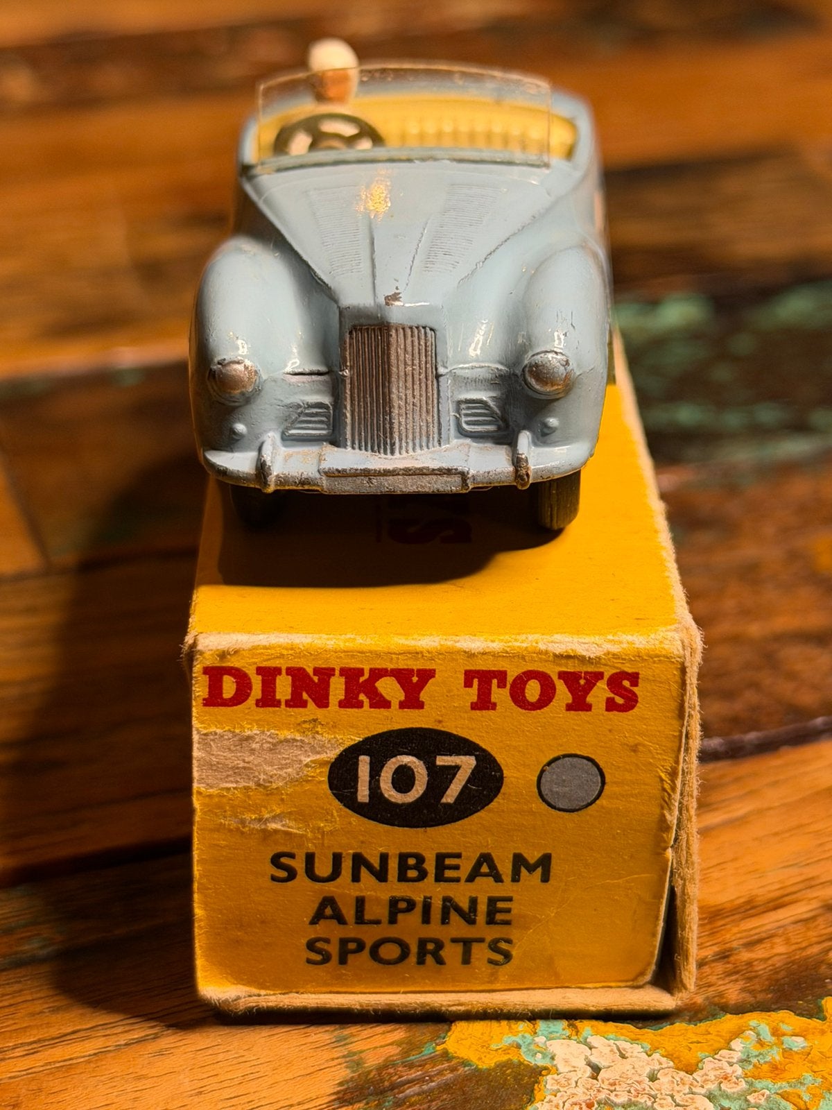 Dinky Toys 107 Sunbeam Alpine Sports #26 lichtblauw met doos, Ophalen of Verzenden, Zo goed als nieuw, Auto, Dinky Toys