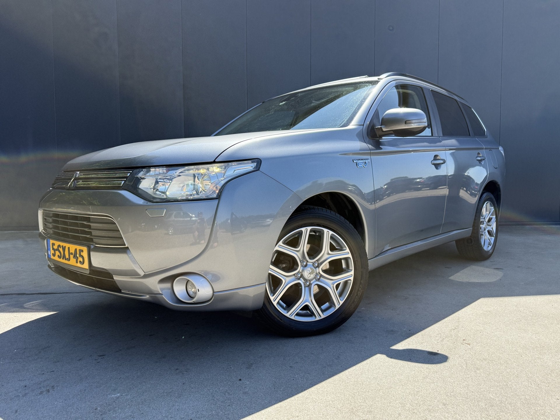 Mitsubishi Outlander 2.0 PHEV Instyle+ OPEN DAK ADAPT CRUISE, Auto's, Mitsubishi, Automaat, 4 cilinders, Bedrijf, Stoelverwarming