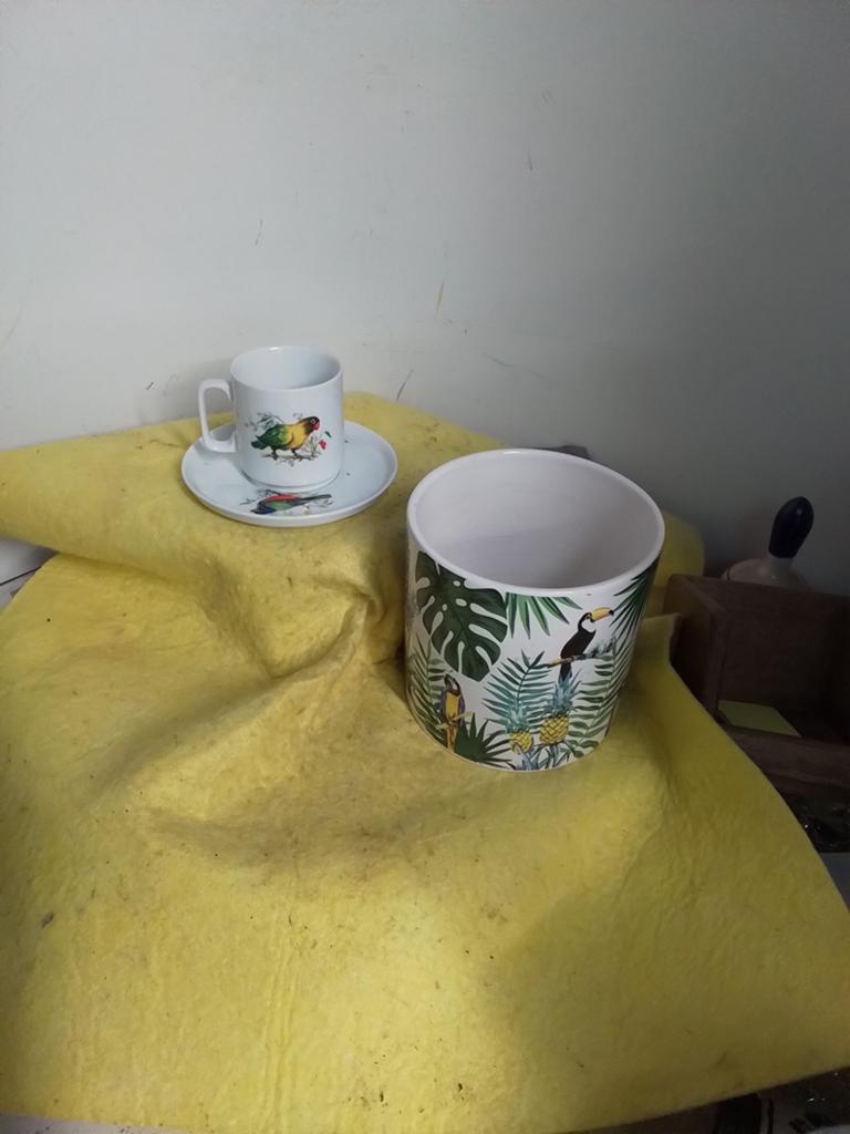 15220) kop en schotel  plus bloempot met vogels, Ophalen of Verzenden, Zo goed als nieuw