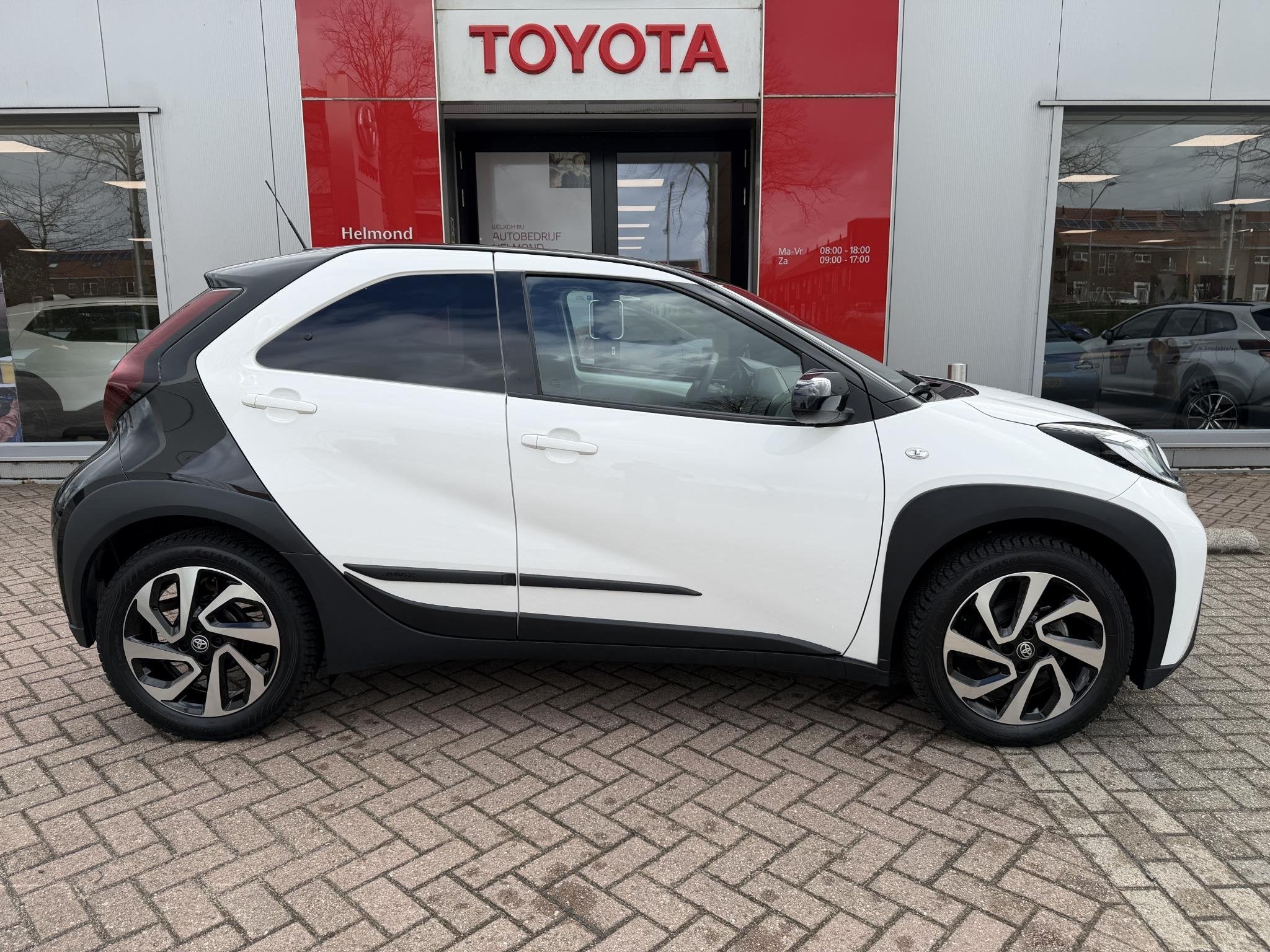 Toyota Aygo X 1.0 VVT-i S-CVT Pulse Automaat | All-wheather, Stof, Gebruikt, 4 stoelen, Wit