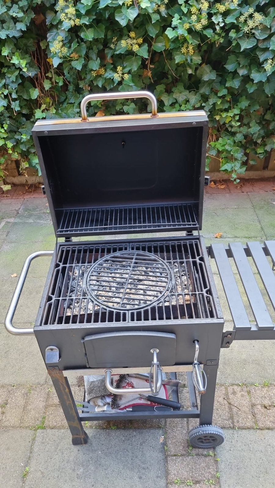 Jamestown BBQ Grill with Cover, Ophalen, Zo goed als nieuw