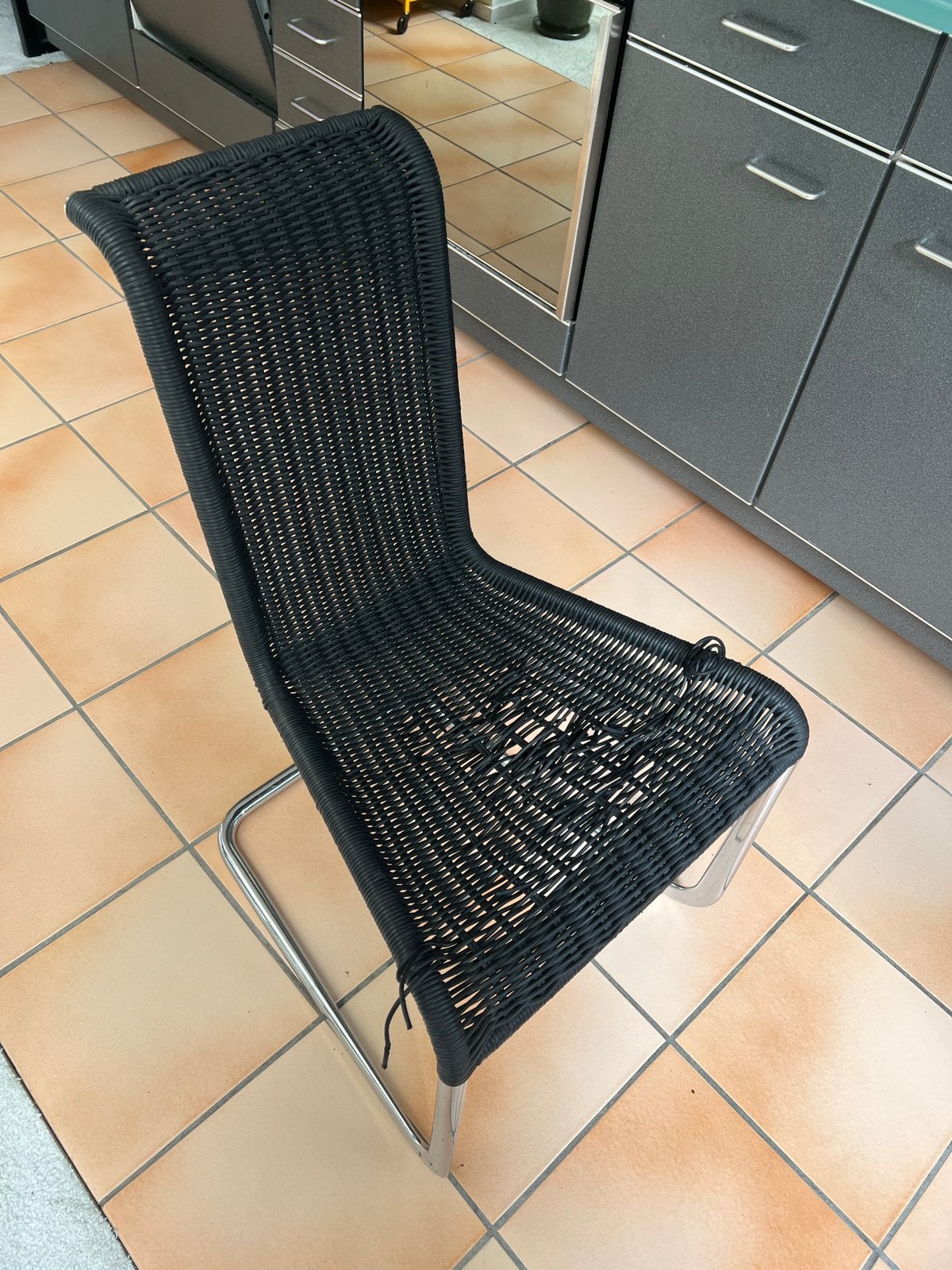 2x Tecta B20 Sledestoel / Eetkamerstoel, kapot vlechtwerk, Ophalen, Gebruikt