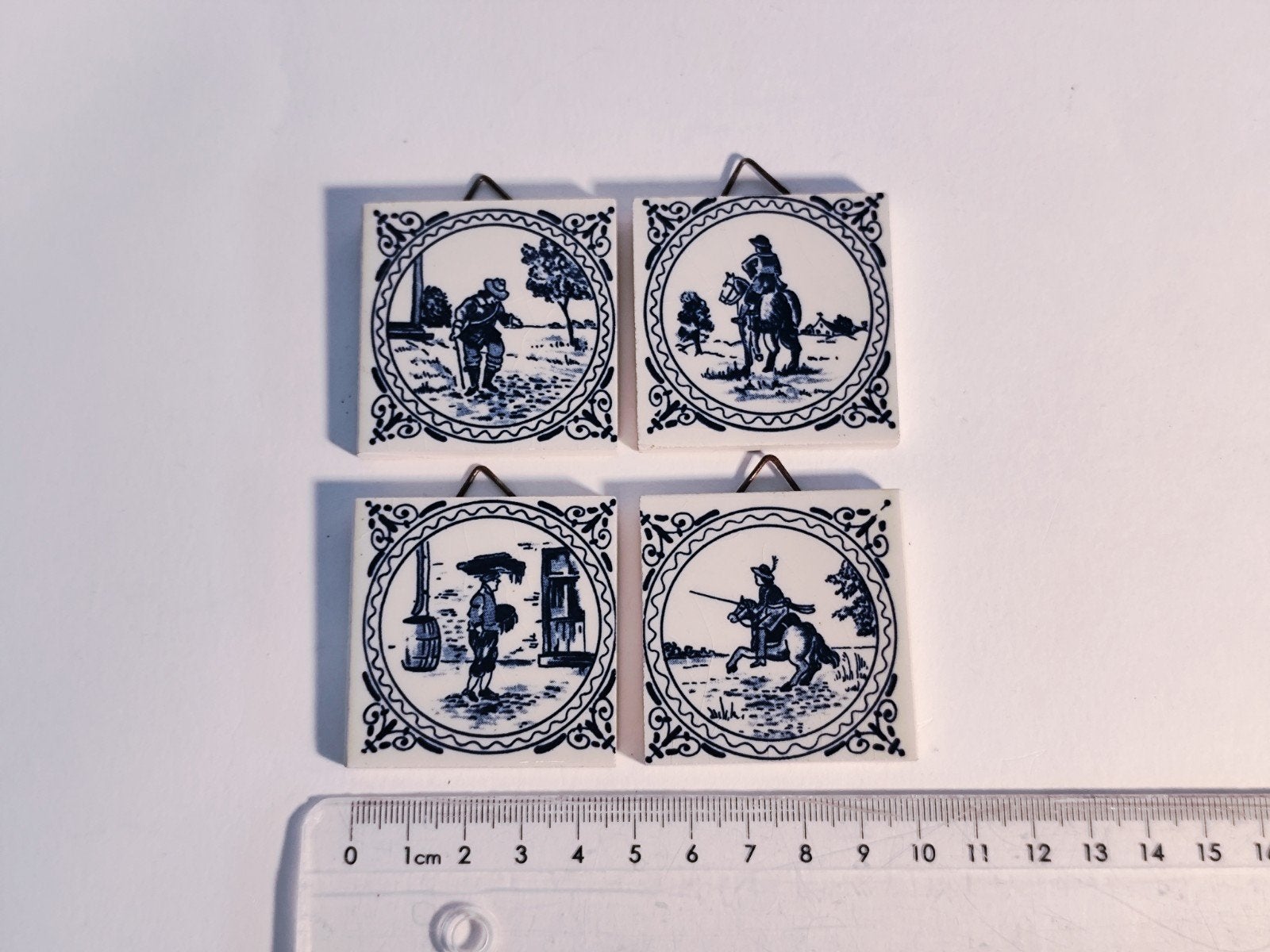 Set van 4 Delfts blauwe tegeltjes met Hollandse taferelen, Ophalen of Verzenden