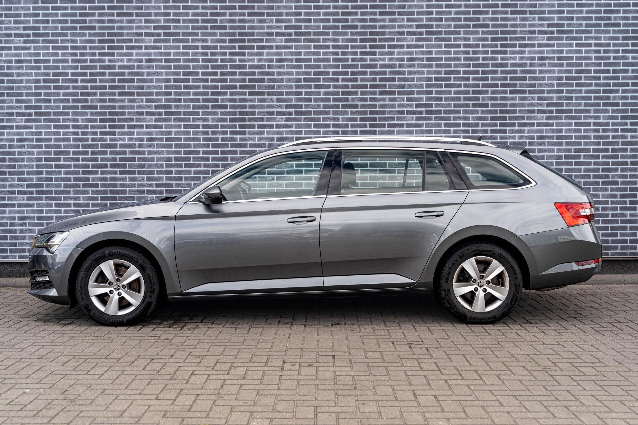 Skoda Superb Combi 1.5 TSI Business Edition | Trekhaak | Pan, Stof, 4 cilinders, 150 pk, Origineel Nederlands