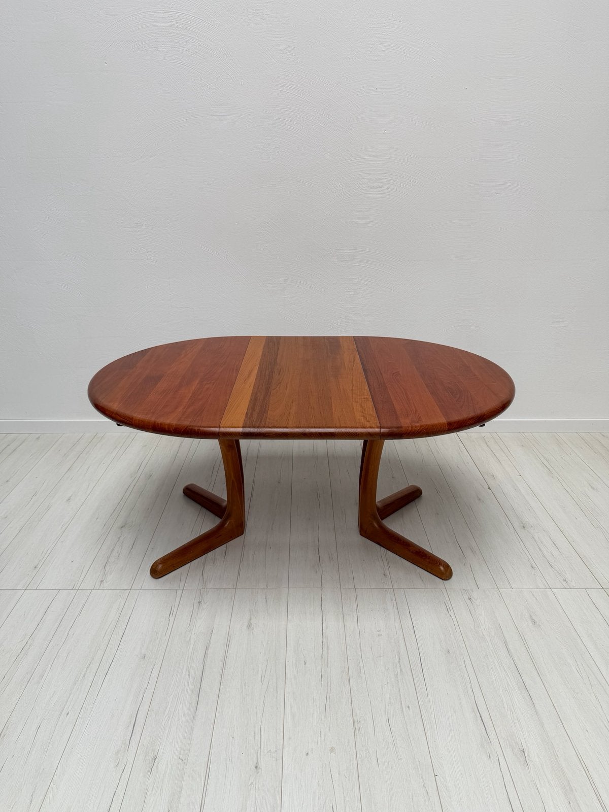 Vintage Deense Teak Ronde Uitschuifbare Eettafel Langeskov, 100 tot 150 cm, Ophalen of Verzenden, Zo goed als nieuw, Vijf personen of meer