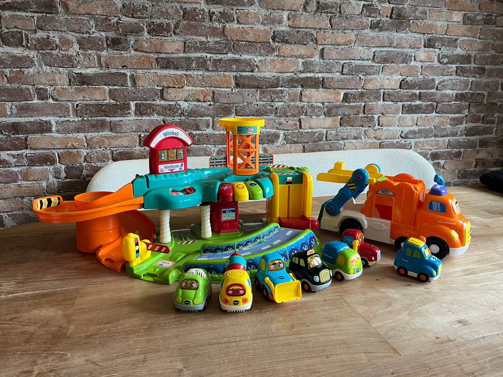 Vtech toet toet speelgoed set (garage, autos en racebaan), Ophalen, Gebruikt, 2 tot 4 jaar