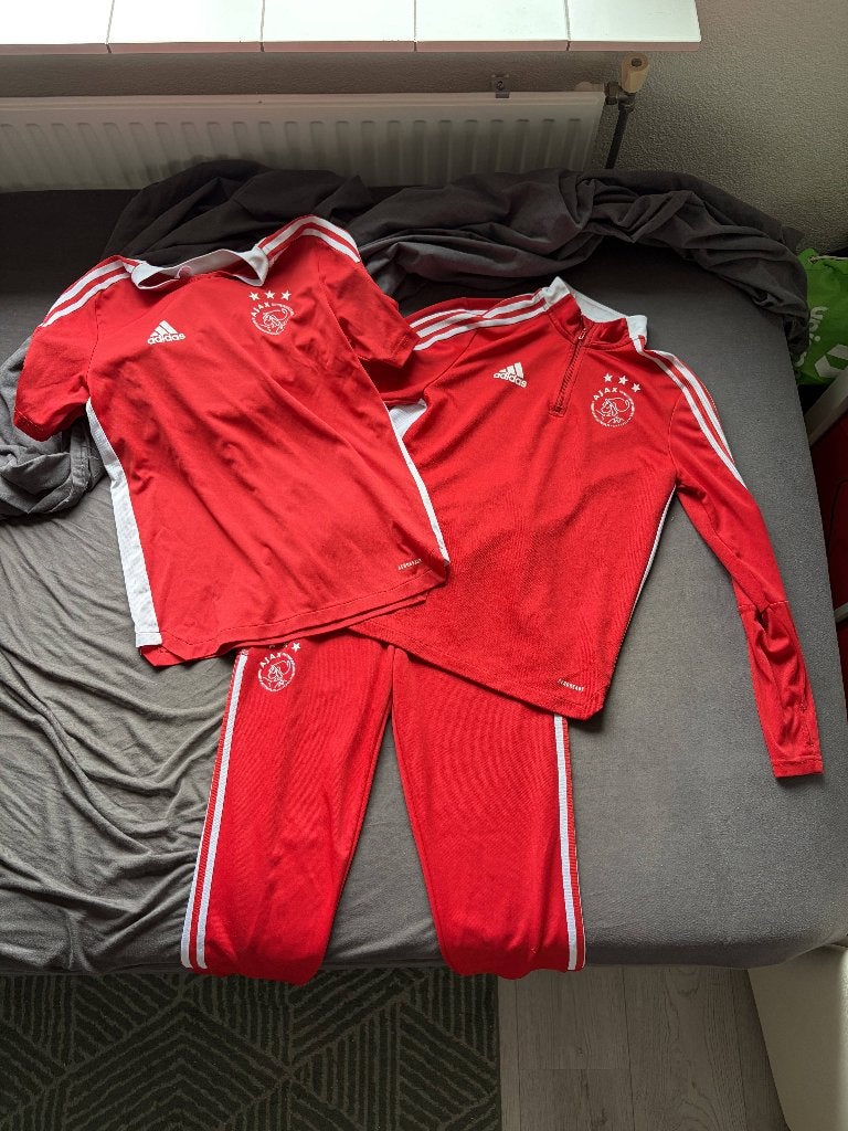 Ajax Trainingsset 2021/2022, Sport en Fitness, Voetbal, Maat XS of kleiner, Ophalen of Verzenden, Zo goed als nieuw, Set