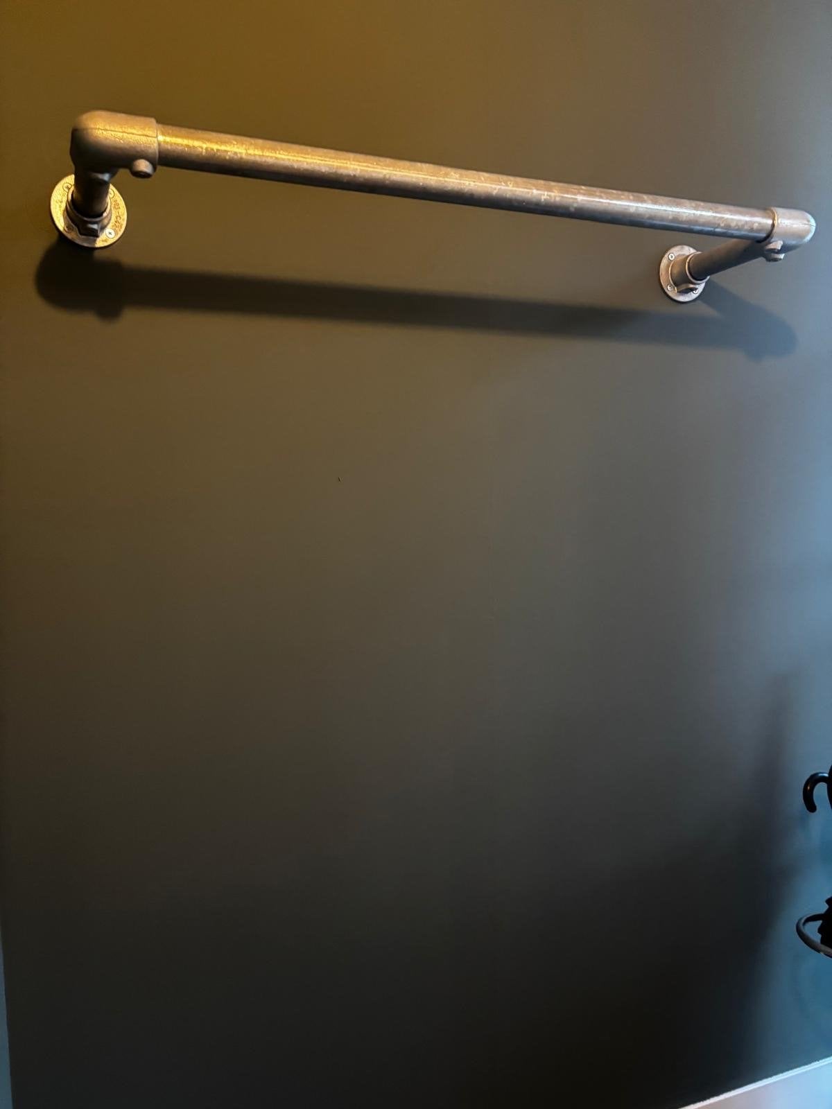 Stevige kapstok van bouwsteiger materiaal - 111x32 cm, Wandkapstok, Gebruikt, Ophalen of Verzenden, Minder dan 100 cm