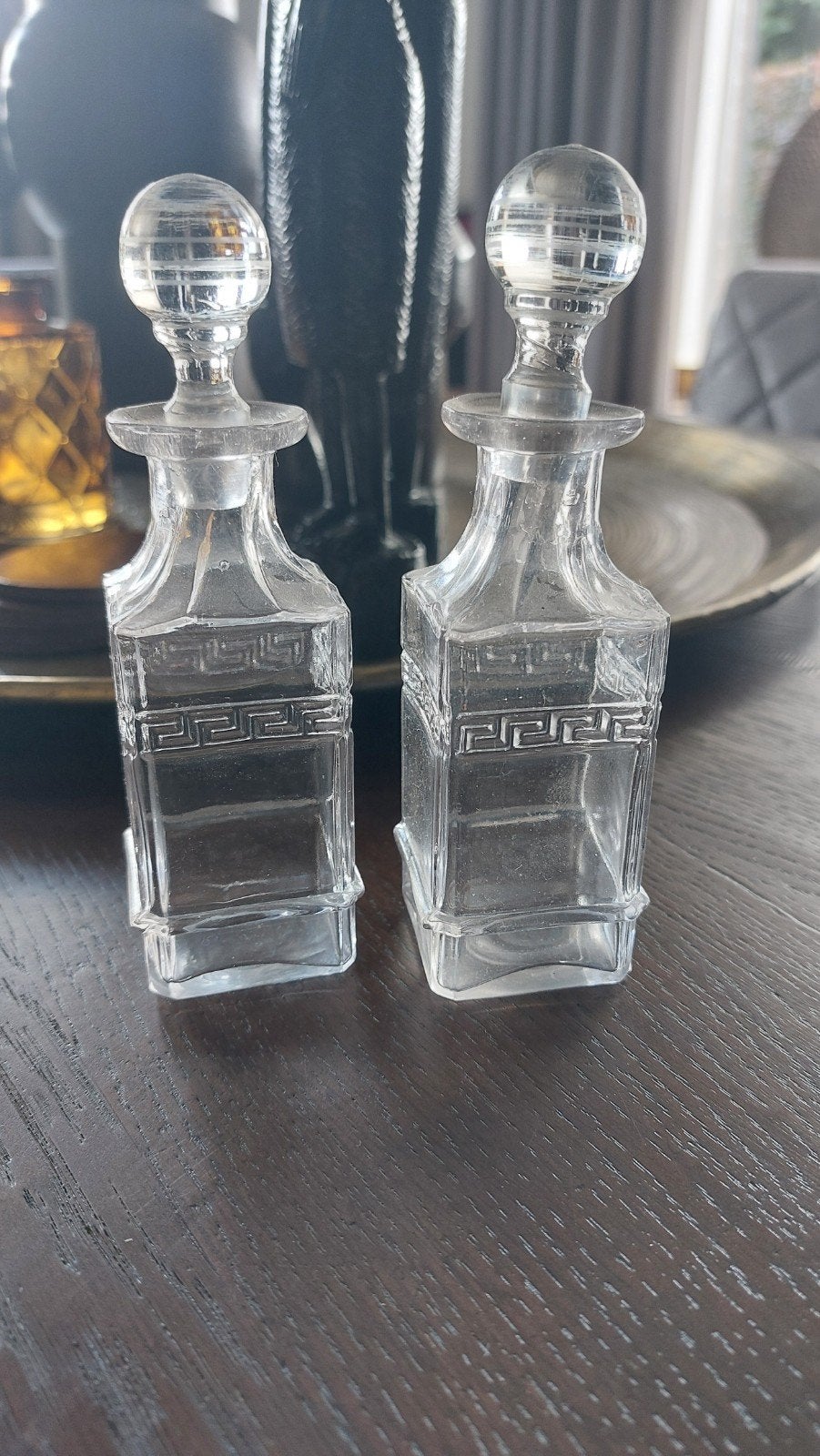 Antieke glazen karafjes met Griekse motieven, set van 2, Antiek en Kunst, Ophalen of Verzenden