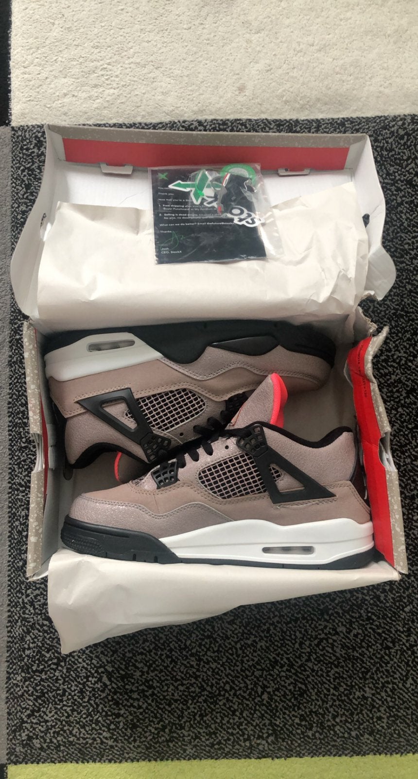 Jordan 4 Taupe Haze - Nieuw, Verzenden, Nieuw, Bruin
