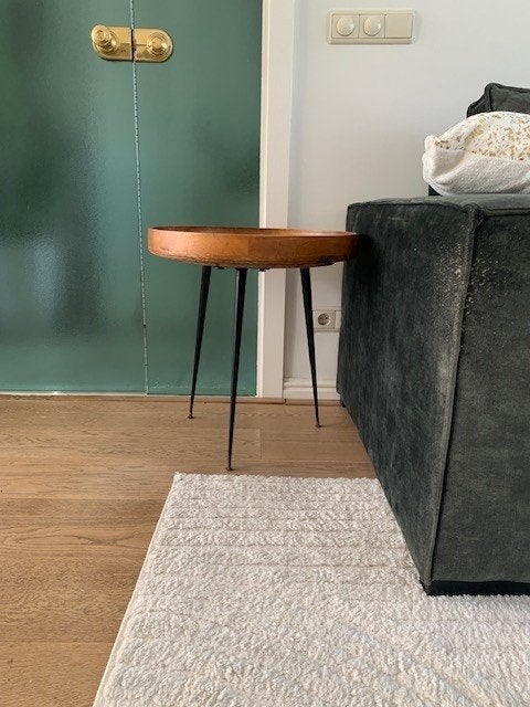 Ronde hardhouten bijzettafels met opstaande rand, Rond, 55 tot 75 cm, Zo goed als nieuw, Modern en robuust