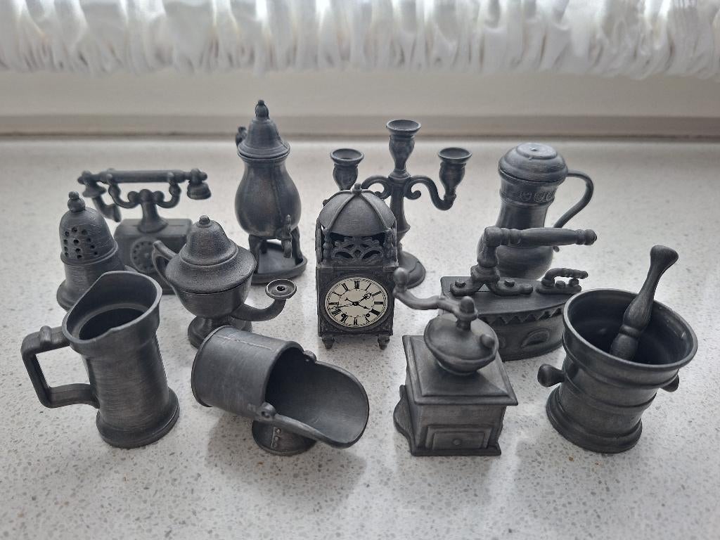 12 stuks nostalgische tinnen miniaturen, Ophalen of Verzenden