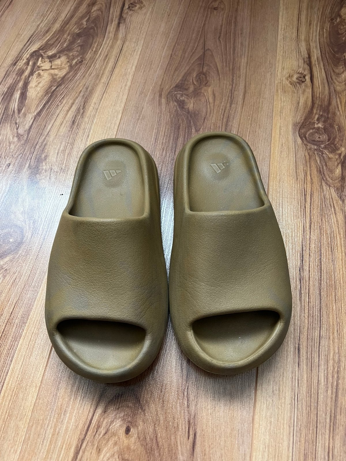 Yeezi slide adidas, Ophalen of Verzenden, Zo goed als nieuw, Meisje, Overige typen