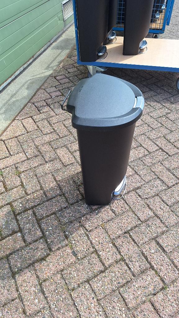 Simplehuman pedaalemmer kunststof 50 liter zwart halfrond, Ophalen, Kunststof, Gebruikt, Met pedaal